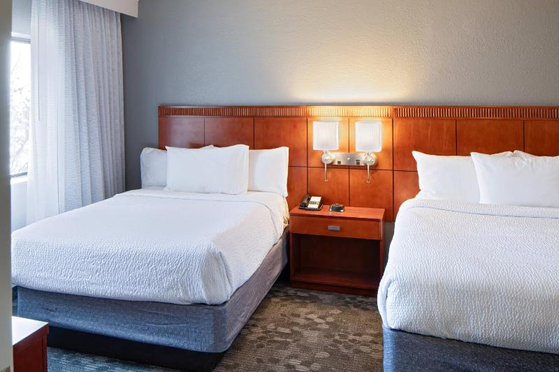 Queen Room with Two Queen Beds image 3
