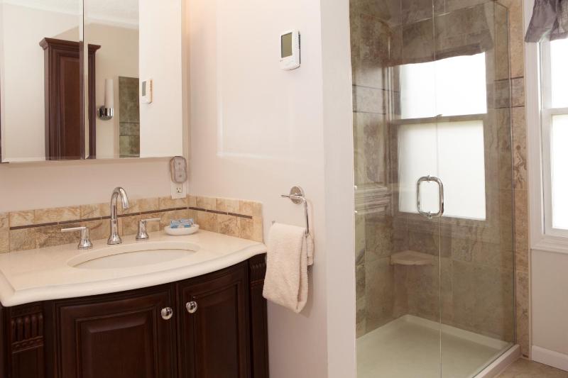 Superior King Suite image 2