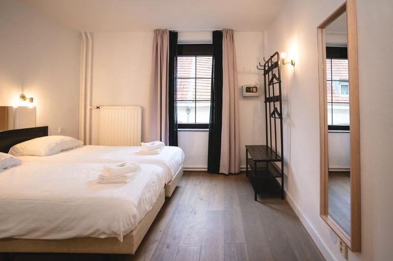 Deluxe Room image 3