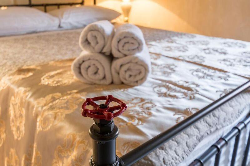 Deluxe Queen Room image 2