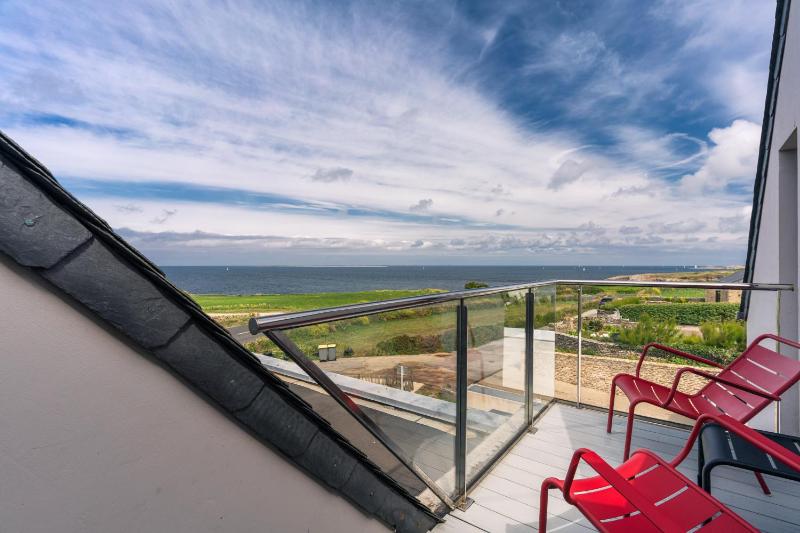 Deluxe Double Room with Sea Side image 3