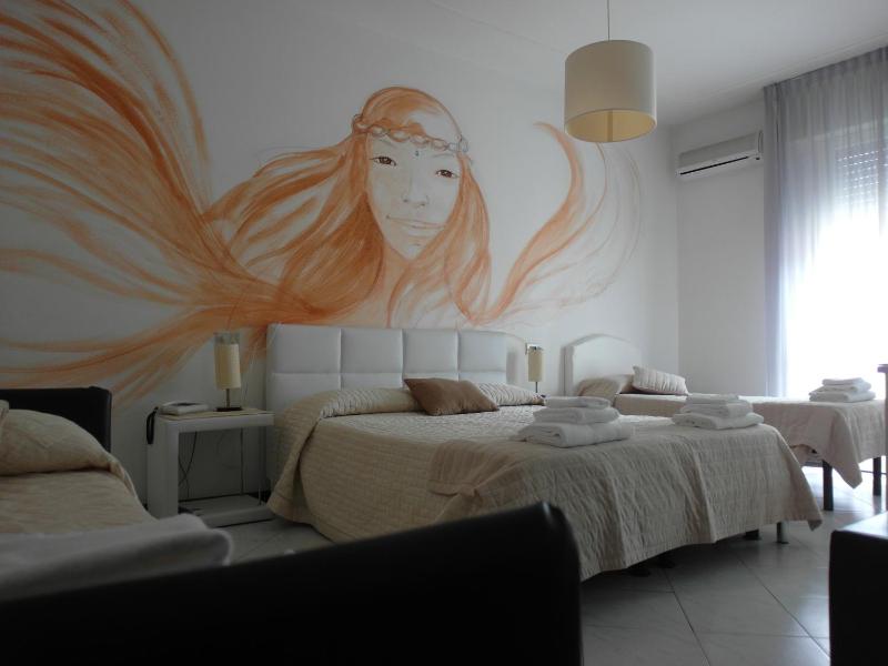 Quadruple Room with Balcony image 4