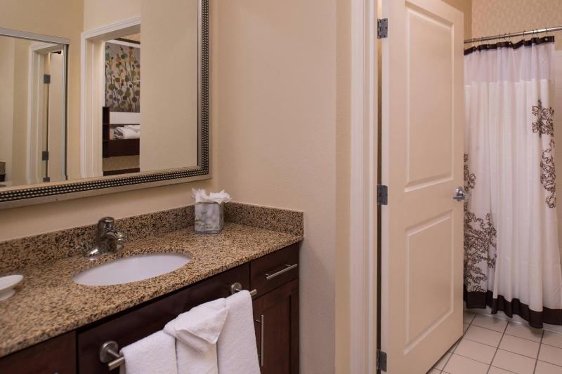One-Bedroom King Suite with Sofa Bed and Fireplace image 3
