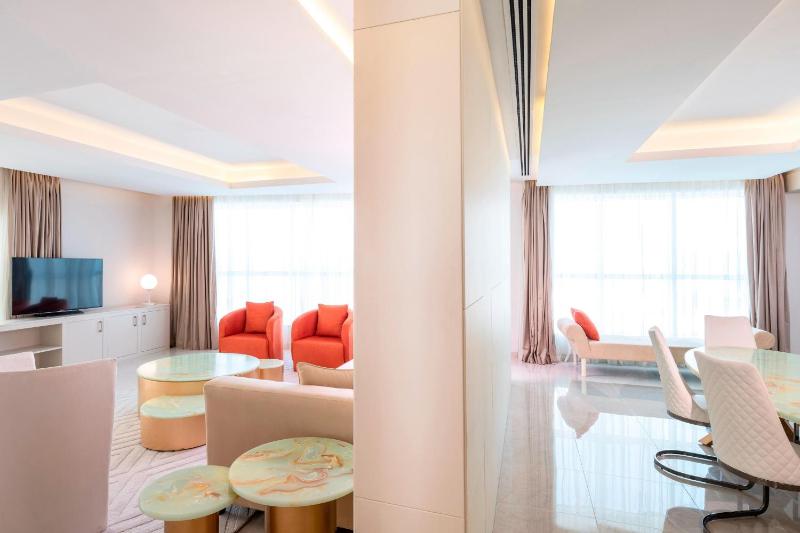 2 Bedroom Penthouse Suite, Skyline view, Balcony image 1