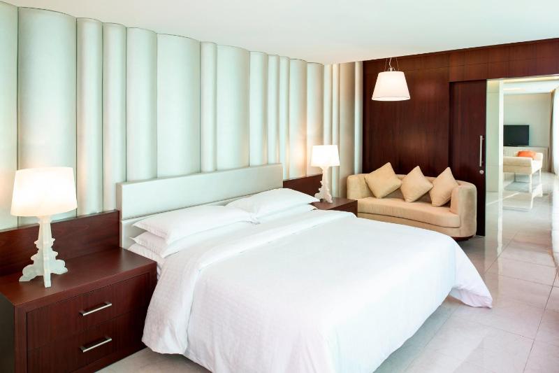 2 Bedroom Penthouse Suite, Skyline view, Balcony image 3