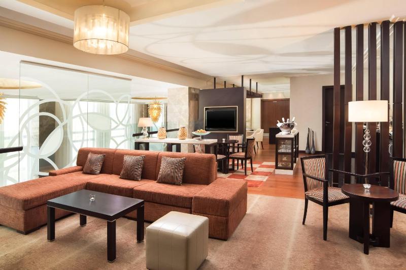 Junior Suite, Club lounge access, Junior Suite, 1 King image 2