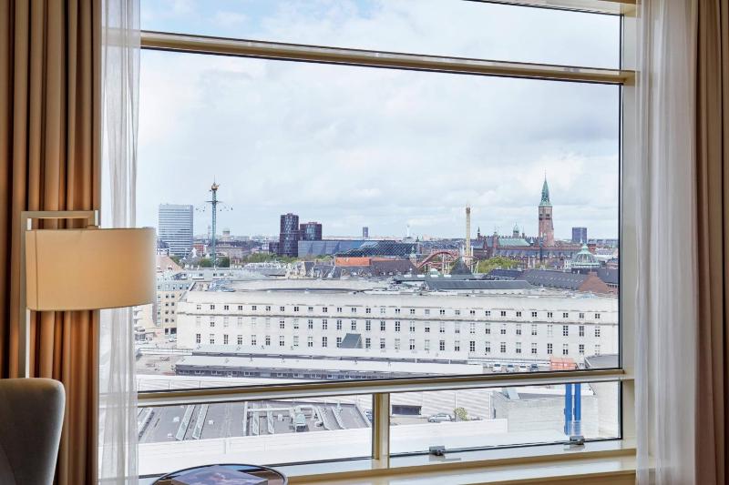 Deluxe Guest room, 2 Double, City view image 1