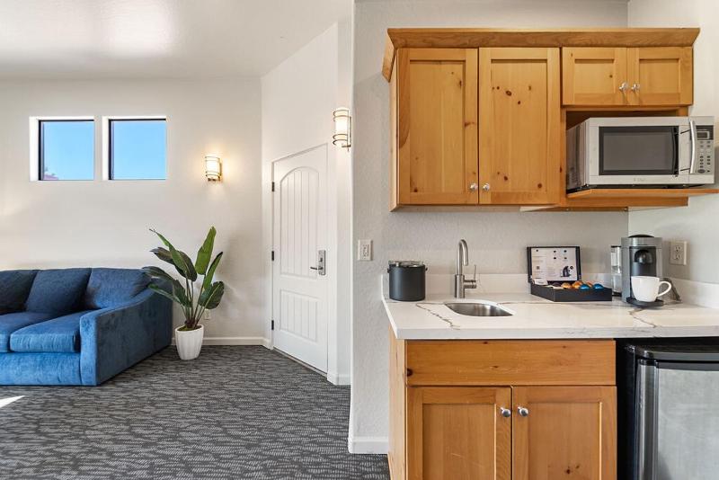 Deluxe Suite image 3