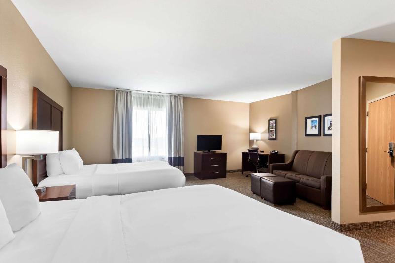 Queen Suite with Two Queen Beds - Non-Smoking image 4