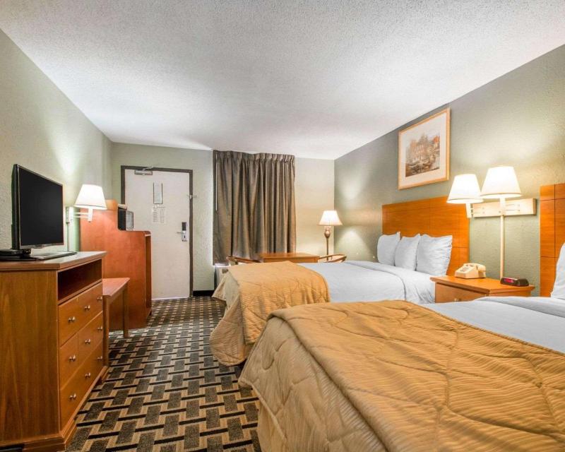 Double Room with Two Double Beds - Non-Smoking image 4