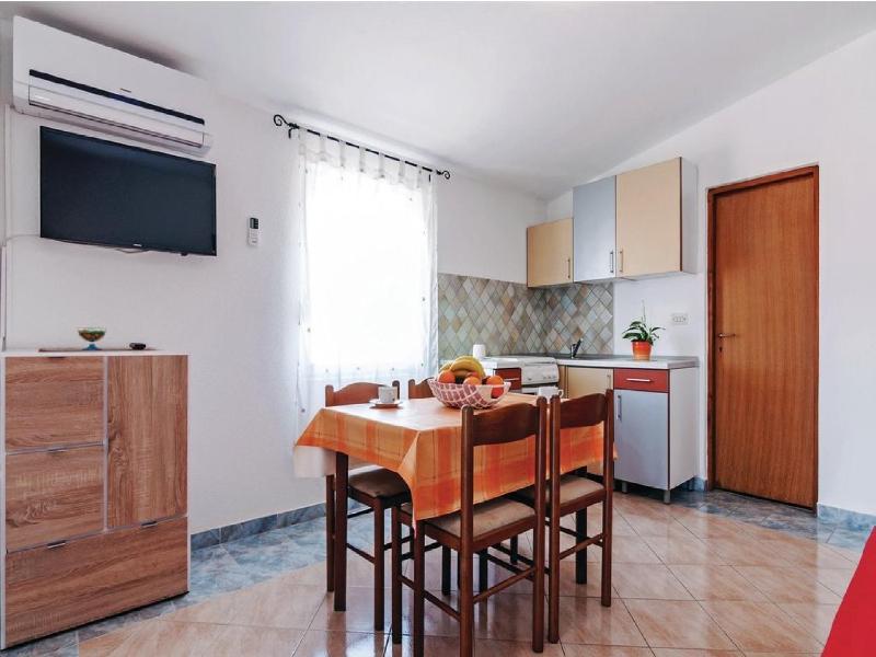 Apartments Hak - One Bedroom Apartment with Balcony - image 12