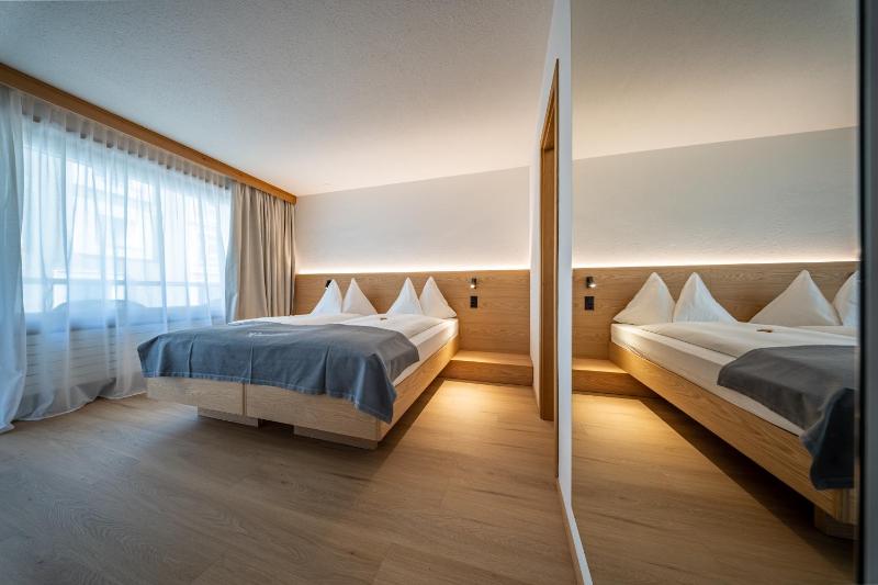 Double or Twin Room image 4