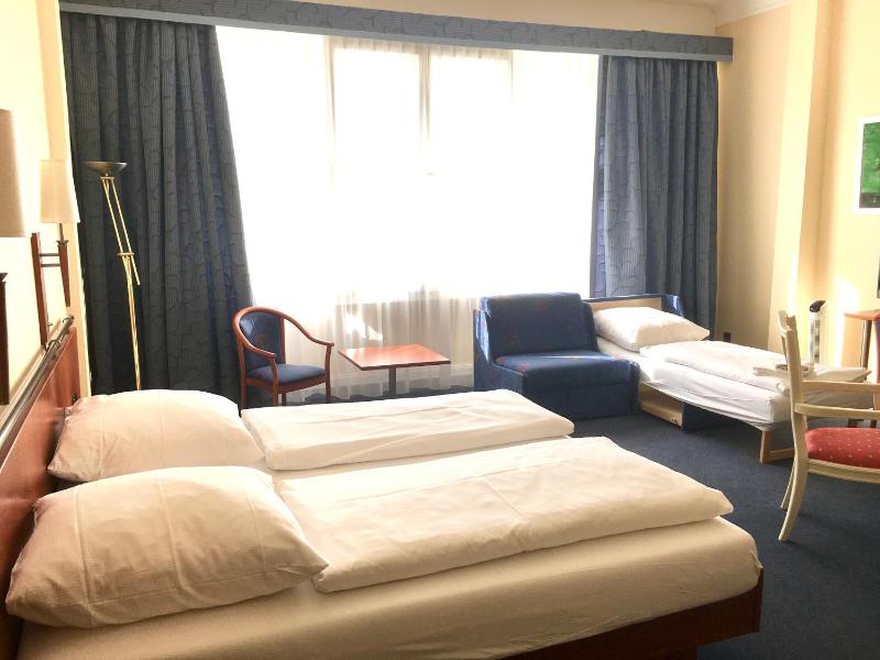 Triple Room with Shower image 3