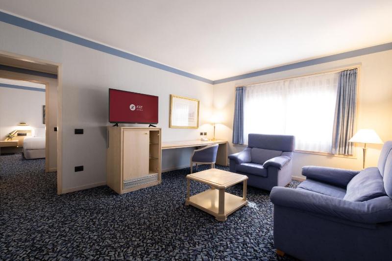 Junior Suite image 1