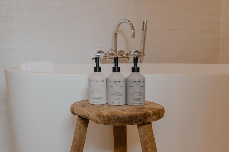 Large Guest Room image 4