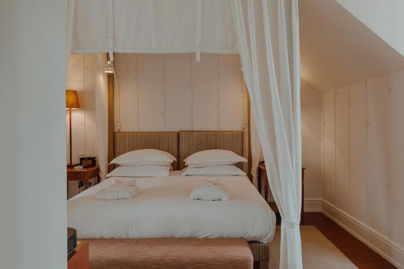 Large Guest Room image 2