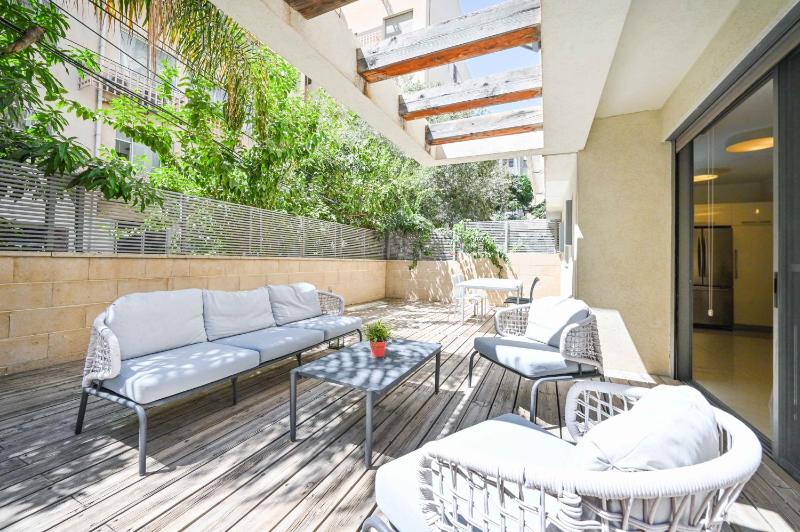 Garden Kalisher 3BR near the Beach by HolyGuest - image 8