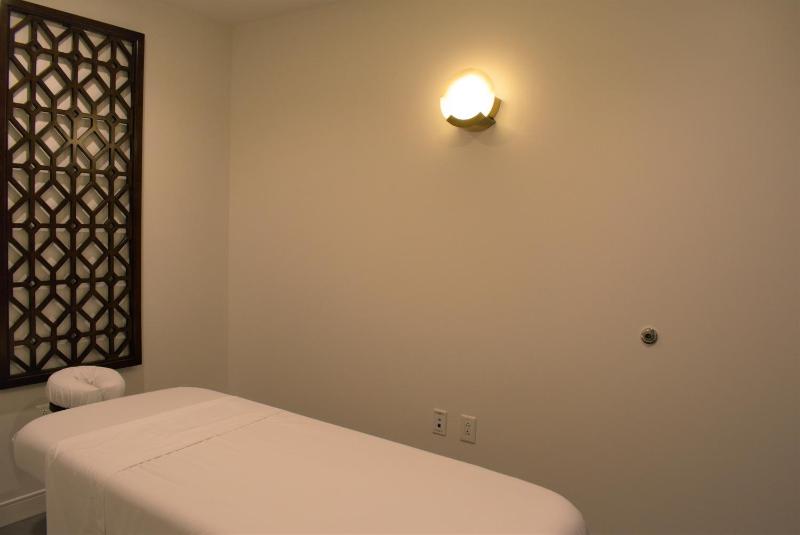  Lake View King Suite with Balcony image 2