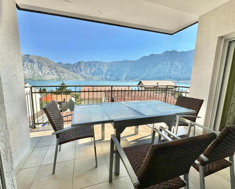 Prcanj sunny port apartments with shared pool - image 6