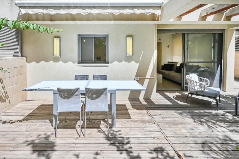 Garden Kalisher 3BR near the Beach by HolyGuest - image 11
