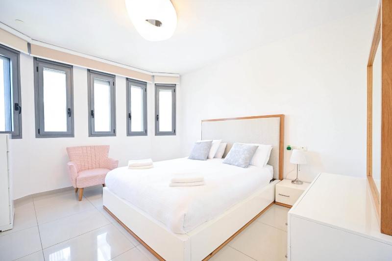 Garden Kalisher 3BR near the Beach by HolyGuest - image 5
