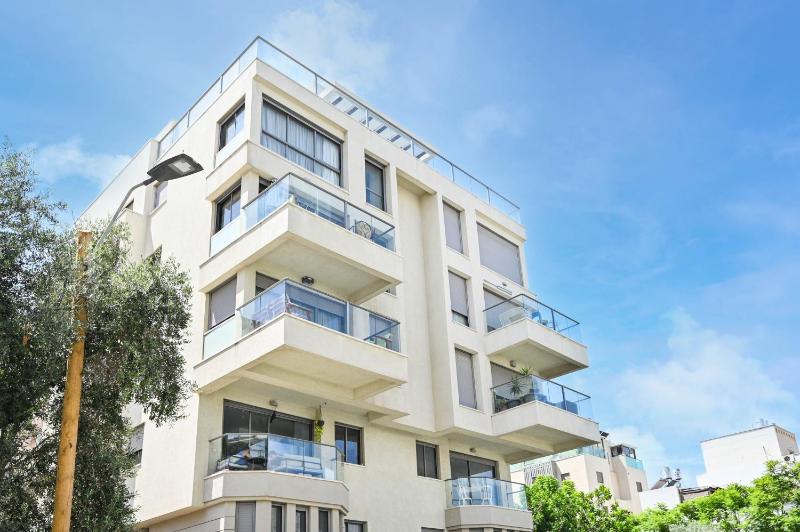Garden Kalisher 3BR near the Beach by HolyGuest - image 13