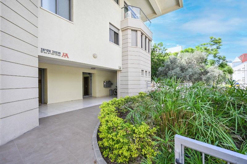 Garden Kalisher 3BR near the Beach by HolyGuest - image 3