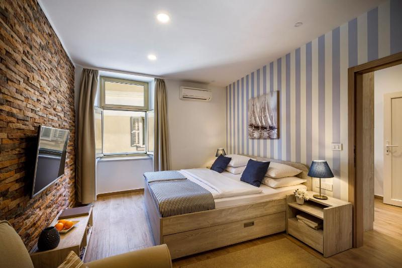 Old Town Suites and Rooms - image 10