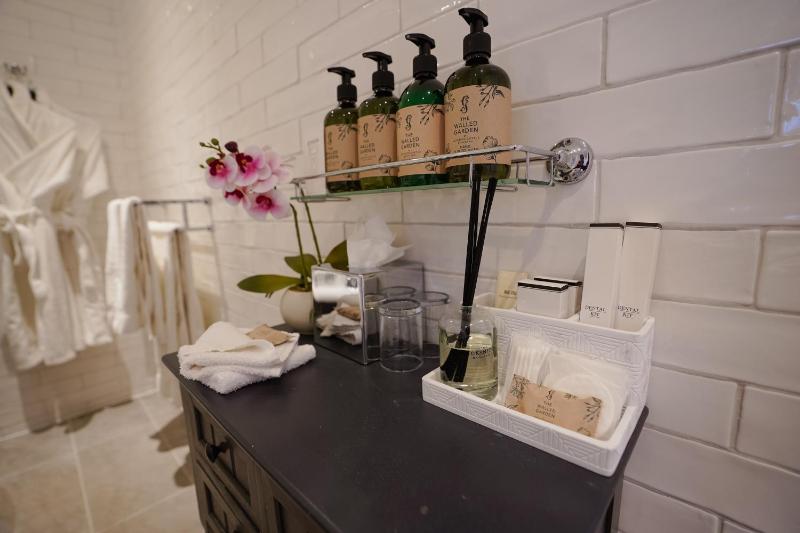 Signature Suite image 3