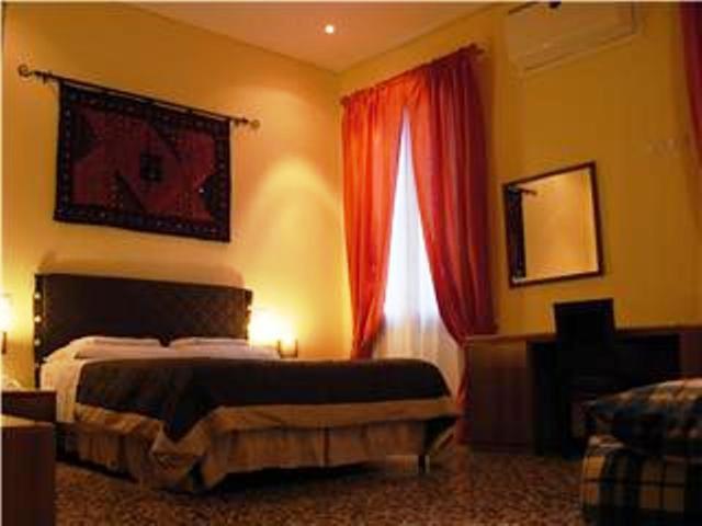 Economy Quadruple Room image 2
