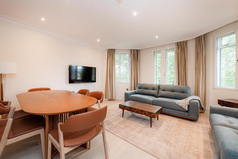 Three Bedroom Executive Apartment image 3