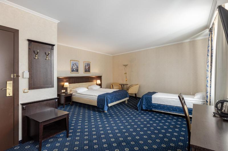 Standard Triple Room image 1