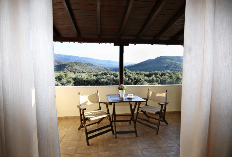 Apartment with Mountain and Pool View - 10 image 3