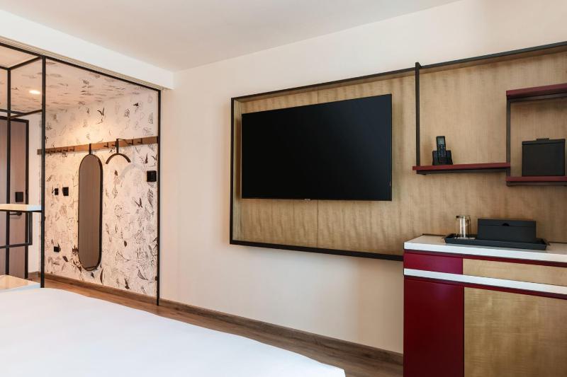 Concierge Level King Room - Concierge Lounge Access image 2