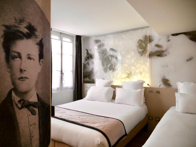 Classic King Room with One King Bed and One Single Bed - Non-Smoking image 2