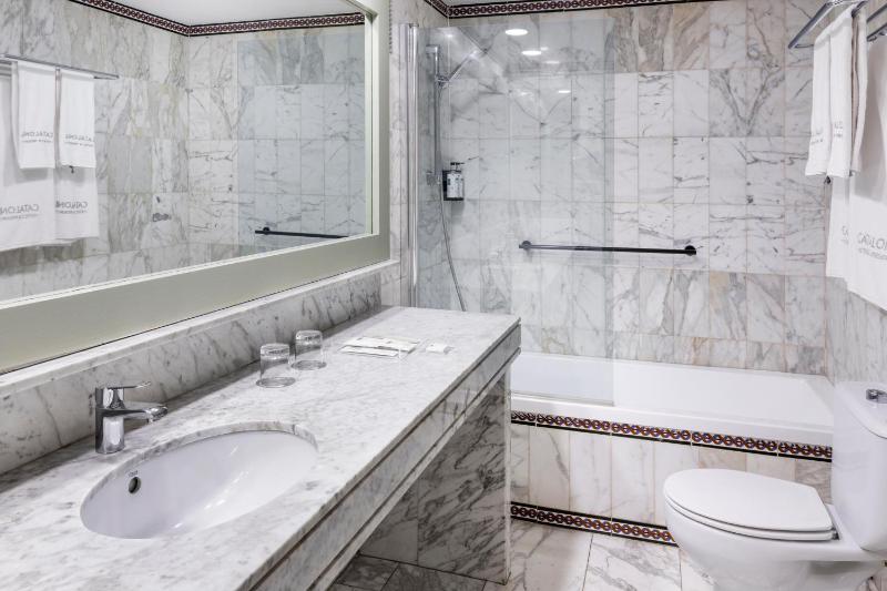 Triple Room (3 Adults) image 1