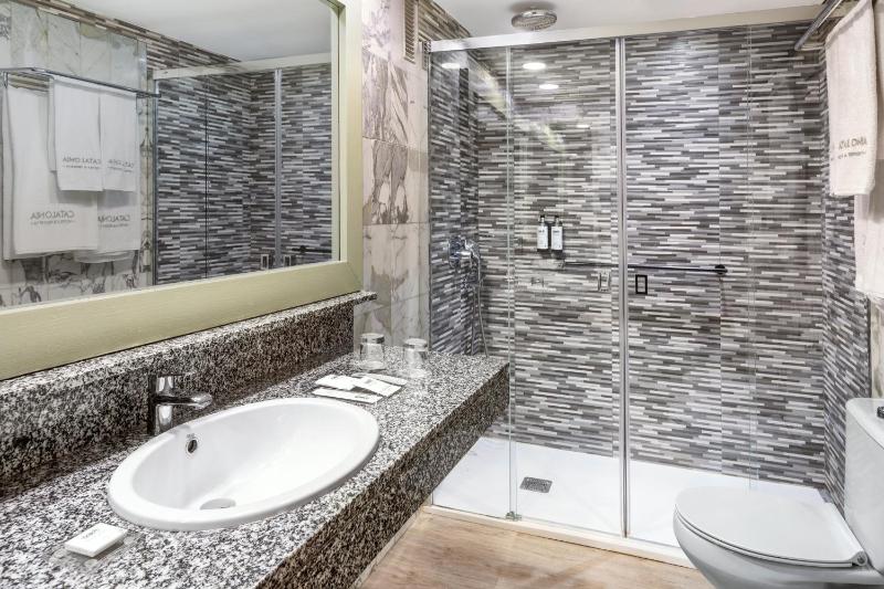 Triple Room (3 Adults) image 3