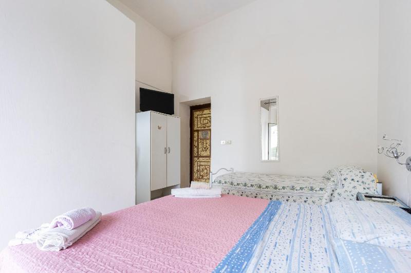 7 Seven - image 18