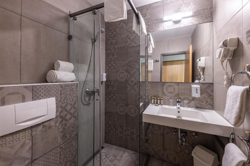 Triple Room with Shower image 2