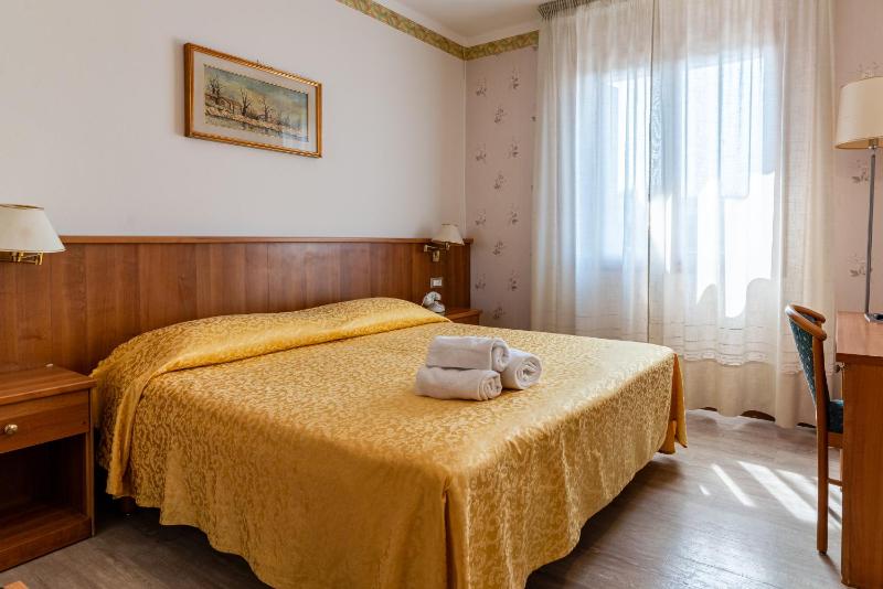 Double Room image 1