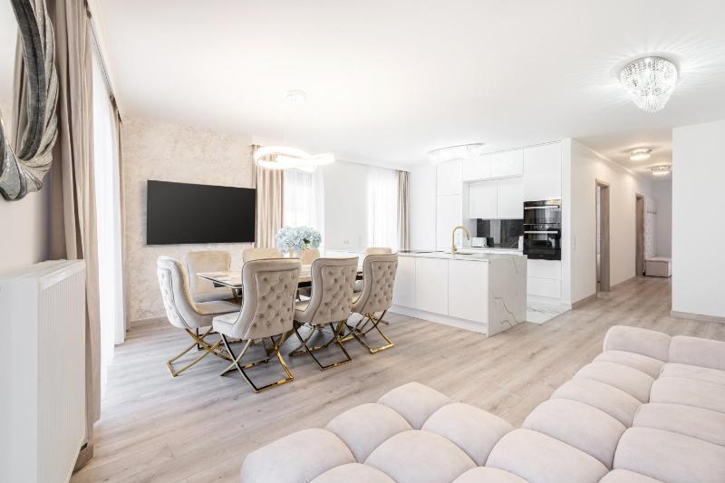 Corvin 5 Stars Luxury Apartment with Free Parking - image 1