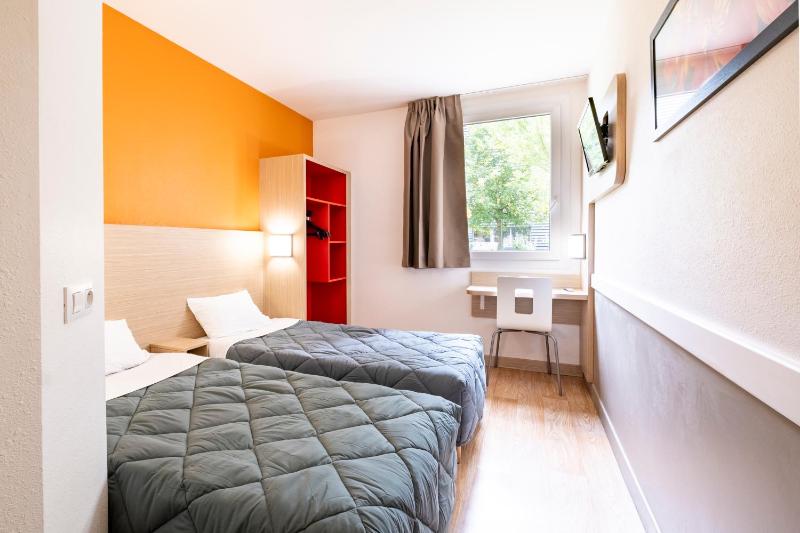 Twin Room image 1