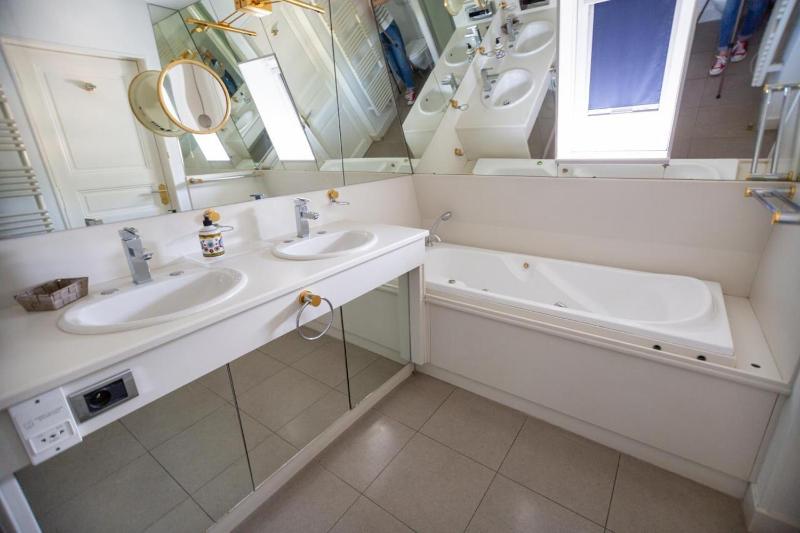 Deluxe Suite image 2