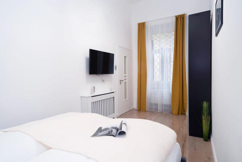 Stylish large apartment at super central location - image 3