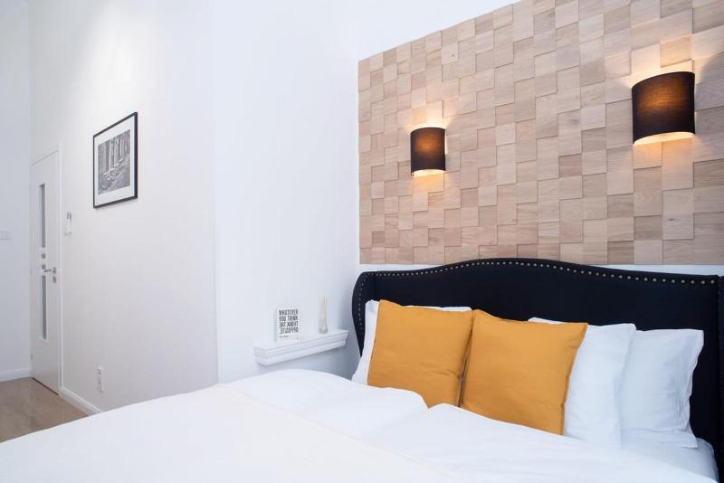 Stylish large apartment at super central location - image 14