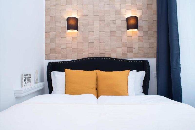 Stylish large apartment at super central location - image 2