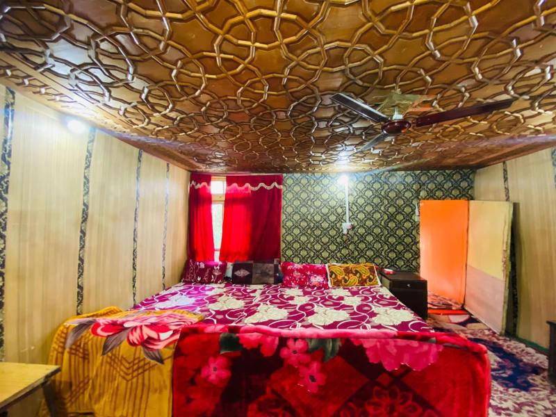 Island hotel and homestay - image 5