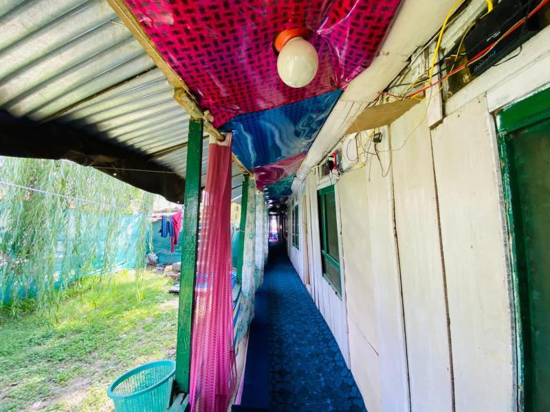 Island hotel and homestay - image 11