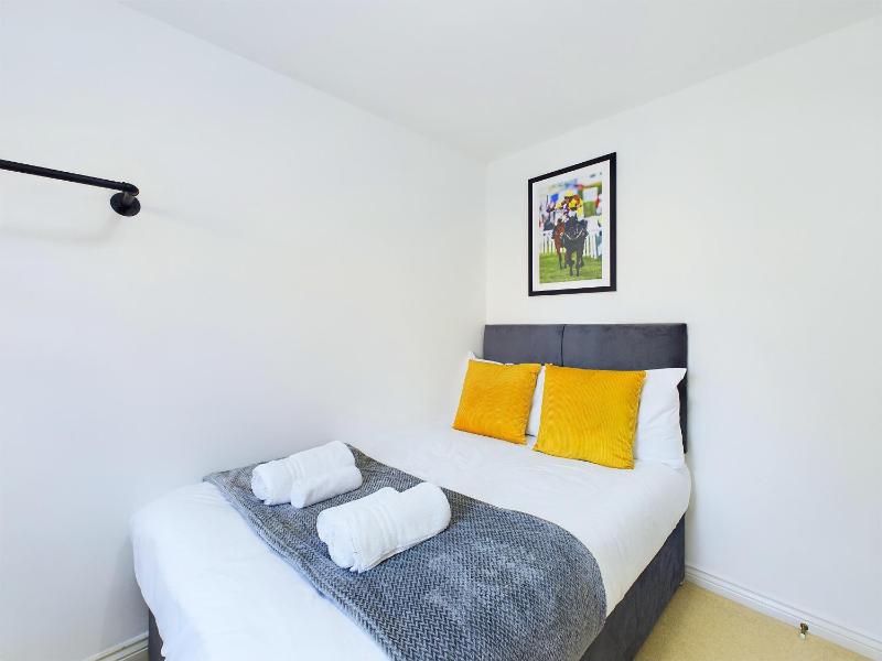 Sotherby Walk by Signature Stays - Townhouse - Parking - Modern - image 32
