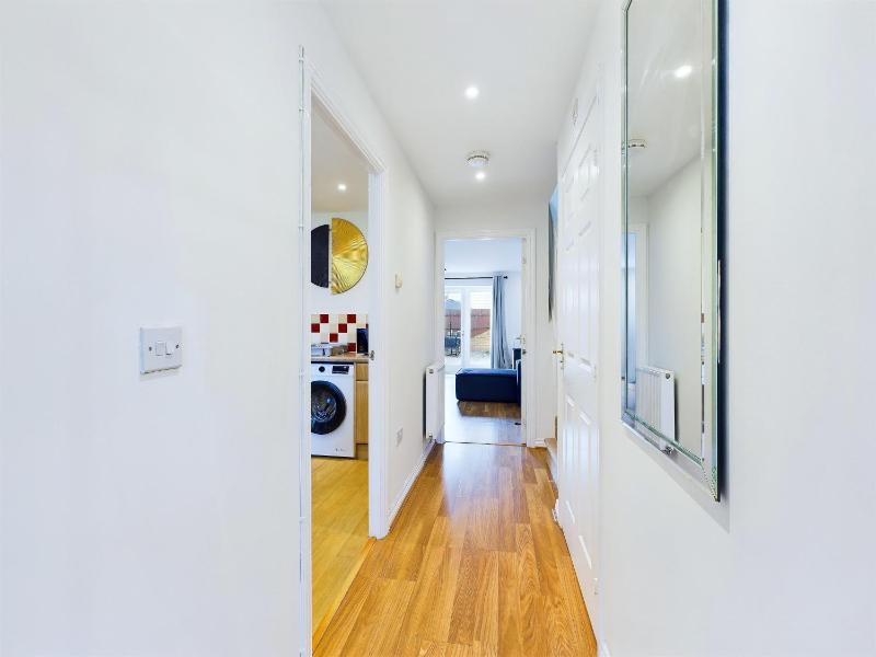 Sotherby Walk by Signature Stays - Townhouse - Parking - Modern - image 21